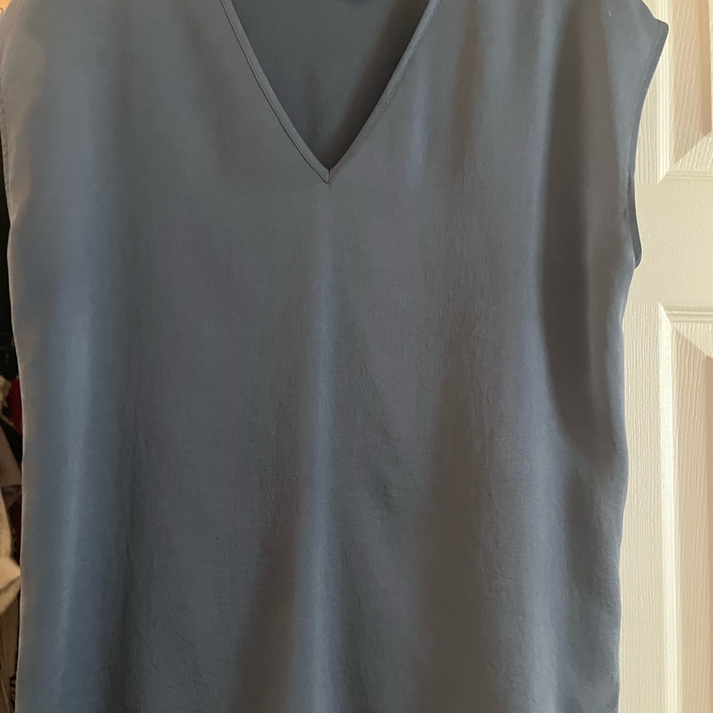 EXPRESS Women's Sleeveless V-Neck Top - Gray